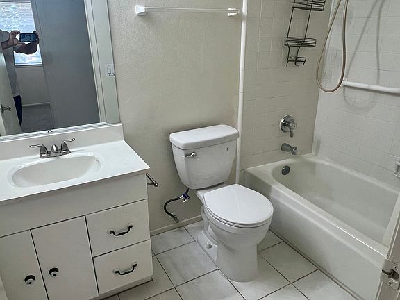 5th image of 3045 N White Ave