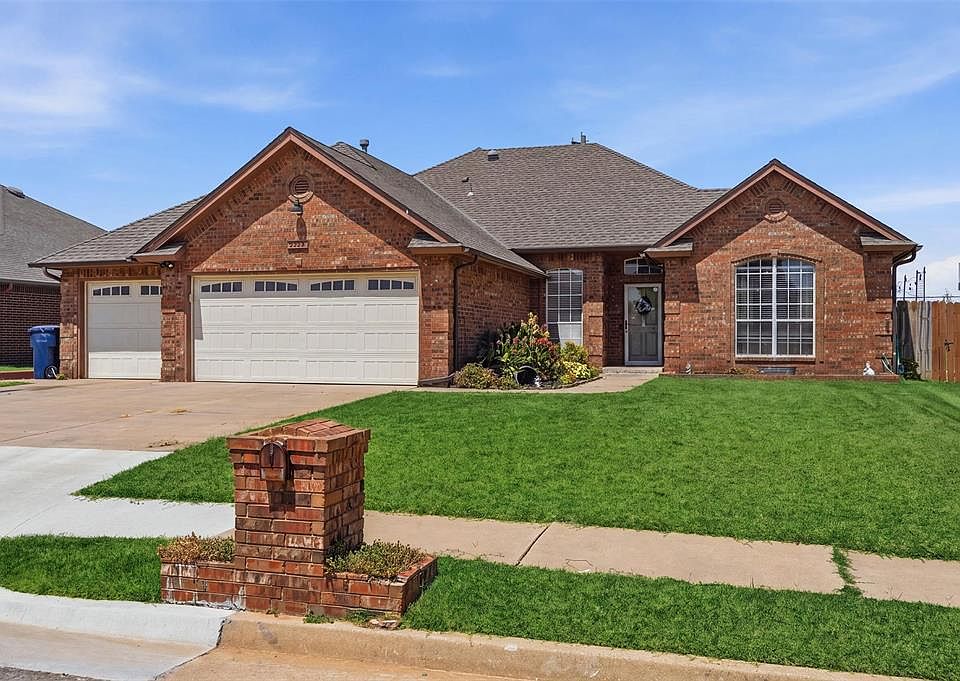 1st image of 2209 SW 93rd Pl