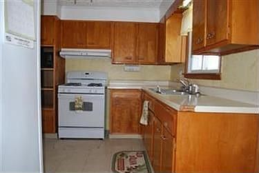 3rd image of 228 Union St