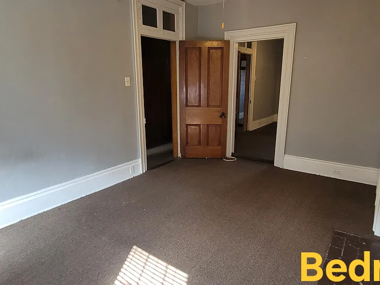 2323 Sarah St — Photo 24