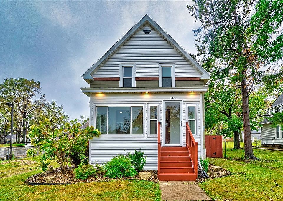 1st image of 315 34th St NE