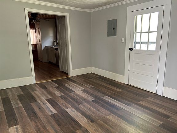 5th image of 123 E Pine St.