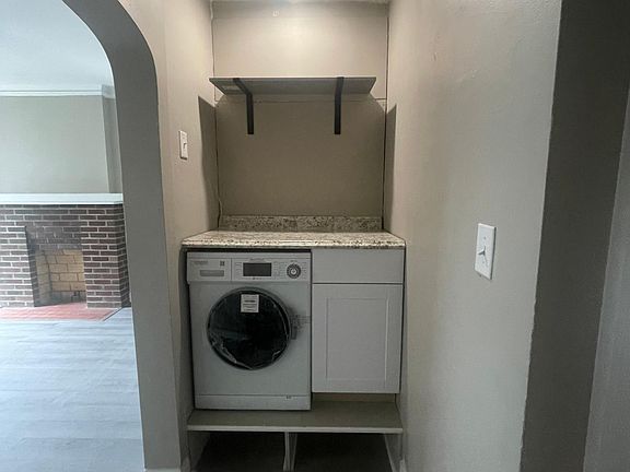 3rd image of 427 Rosemont Ave #1
