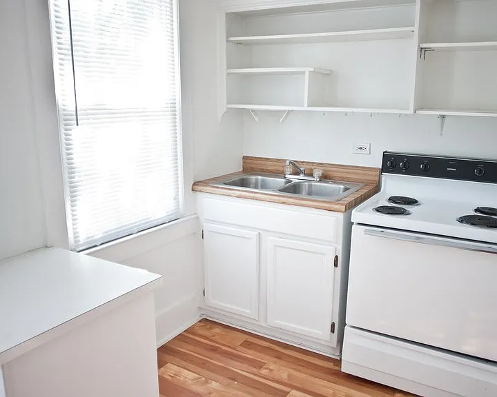 639 N Columbia St #D — Photo 5