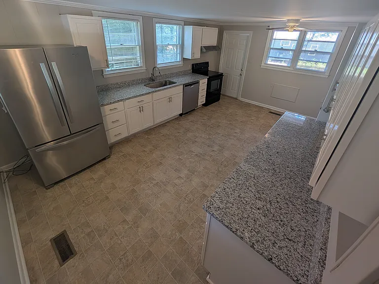 618 Morreene Rd — Photo 4