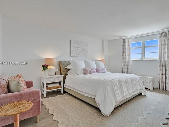 5th image of 90 Edgewater Dr APT 625