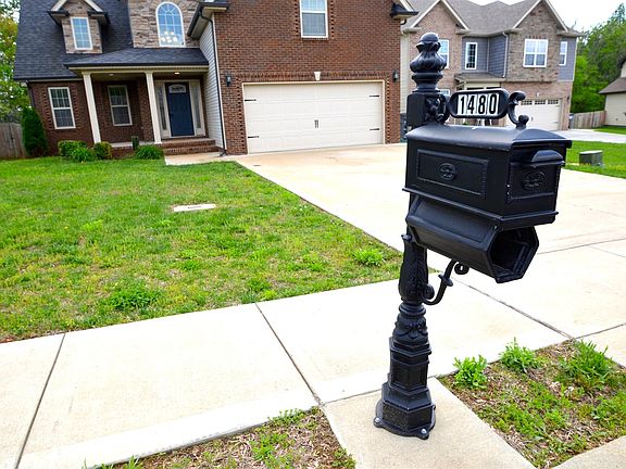 3rd image of 1480 Amberley Dr