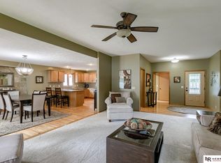 4623 Birch Creek Dr, Lincoln, NE 68516