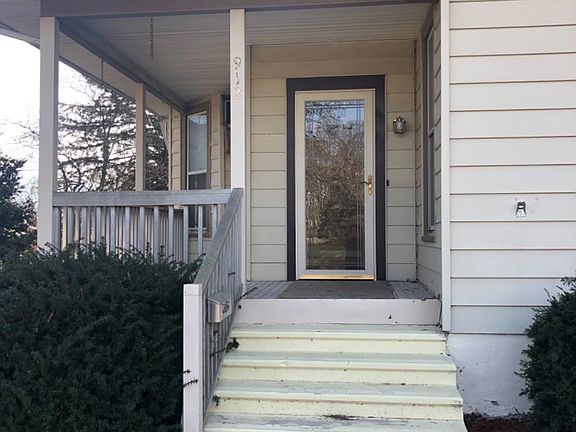 5th image of 912 C Ave E