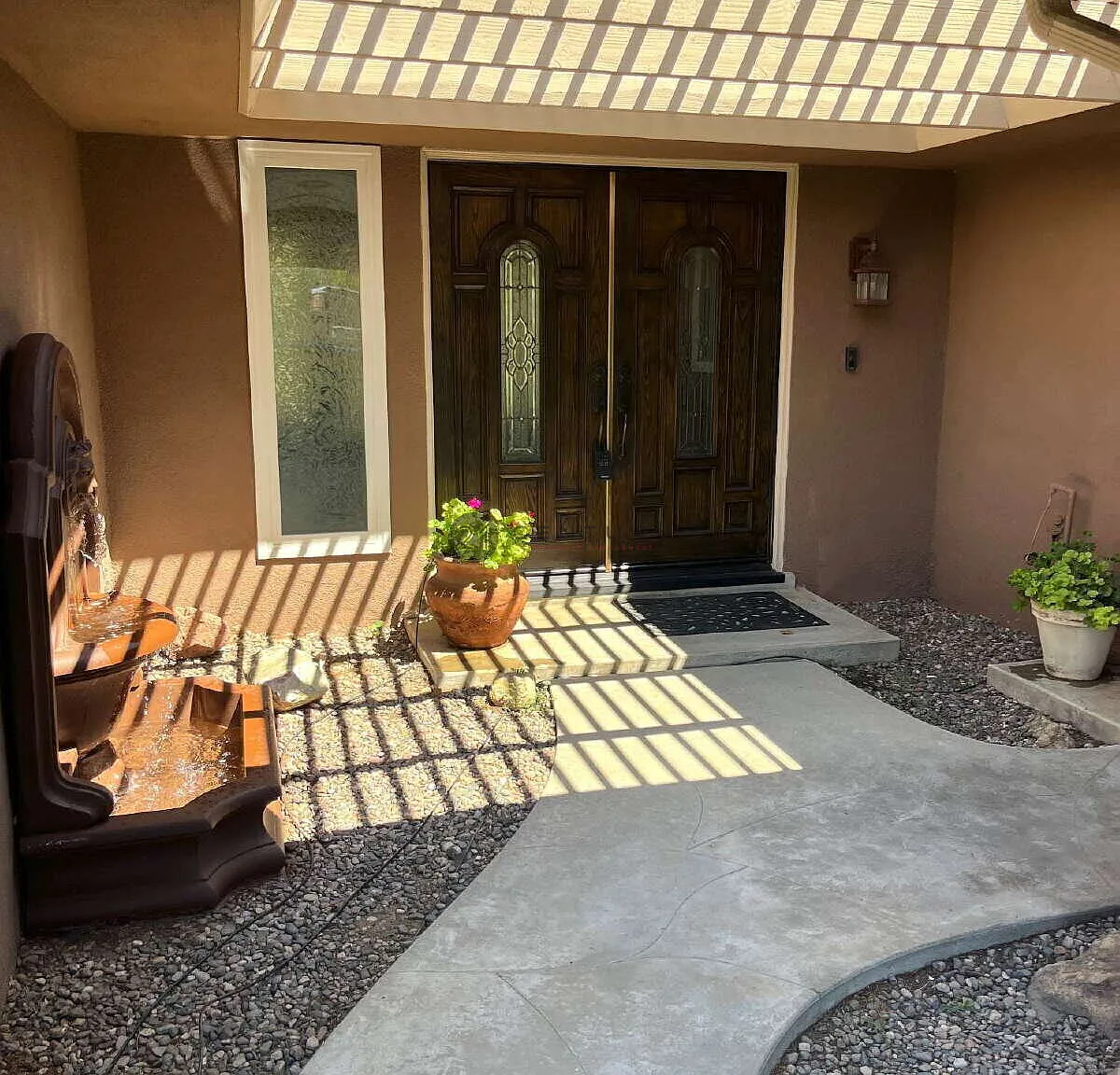Spacious Riverside Home with Pool, Entertaining Spaces & Expansive Lot — Photo 3