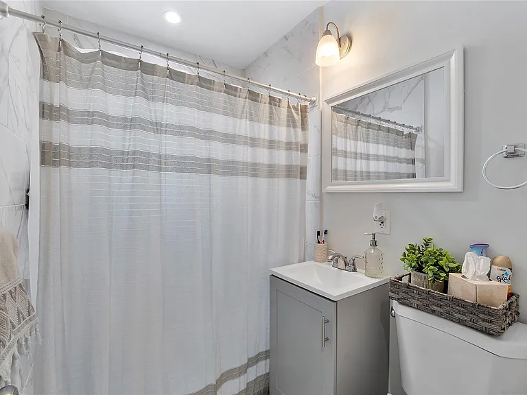 342 SW 22nd St — Photo 8