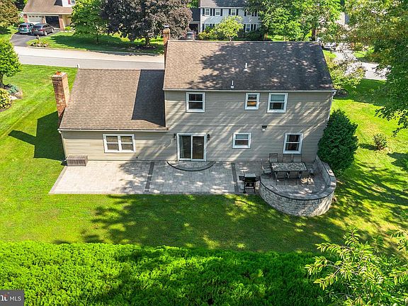 3rd image of 256 Clover Cir