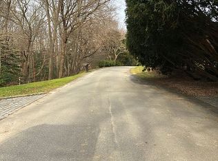 80 Twin Ponds Ln, Syosset, NY 11791