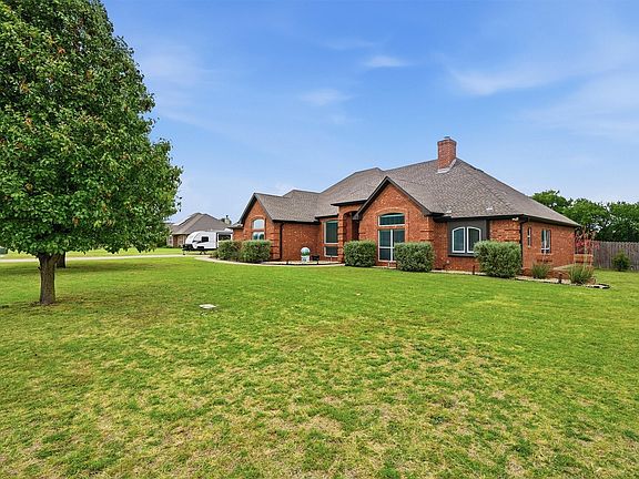 3rd image of 3111 Briarcliff Cir