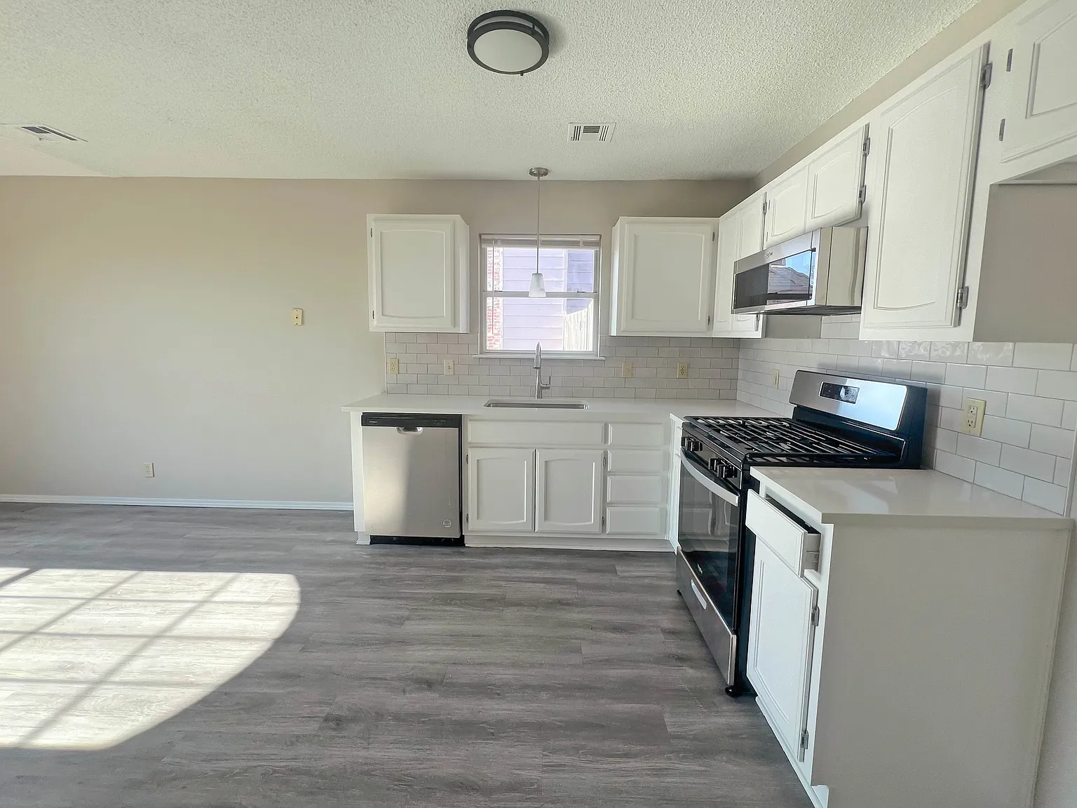 3 bed, 1519 sqft, $1,725 — Photo 2
