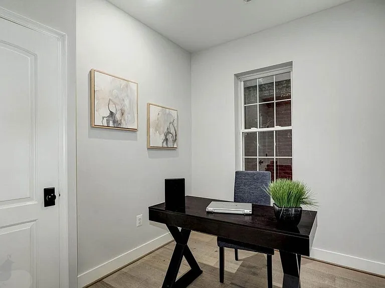 329 K St NE — Photo 10