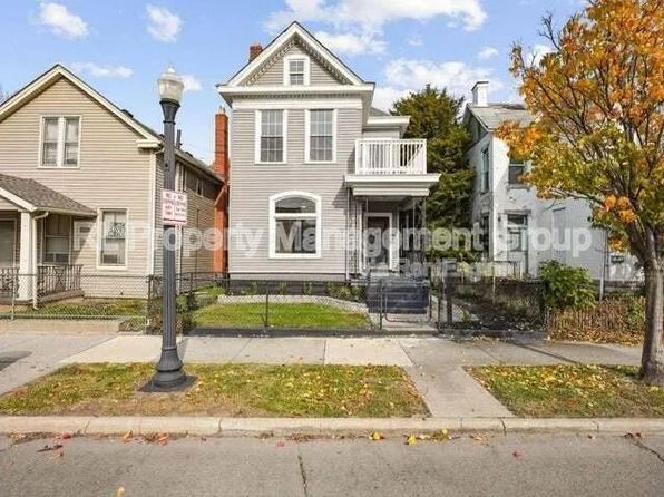 786 E Main St