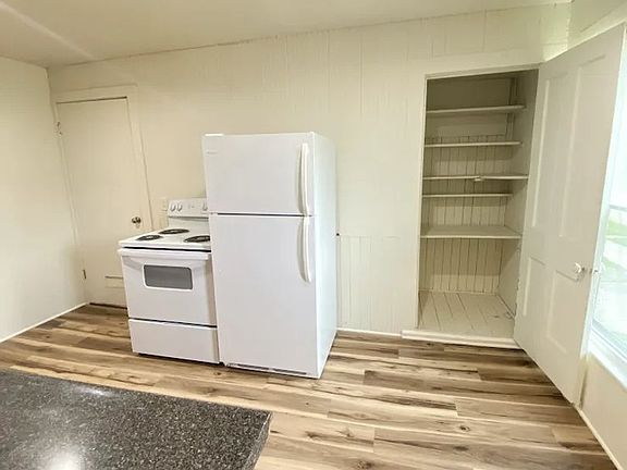 5th image of 304 W Irving Ave