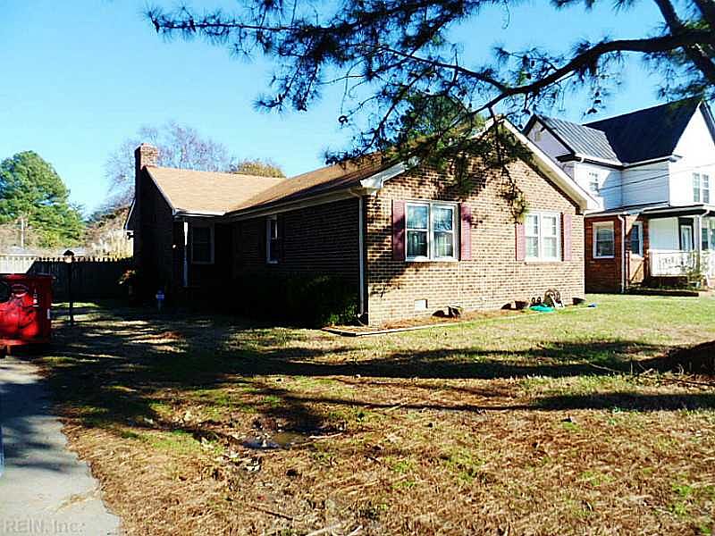 1st image of 1300 Hawthorne Dr