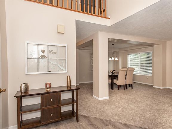 3rd image of 9899 Cedar Knoll Dr
