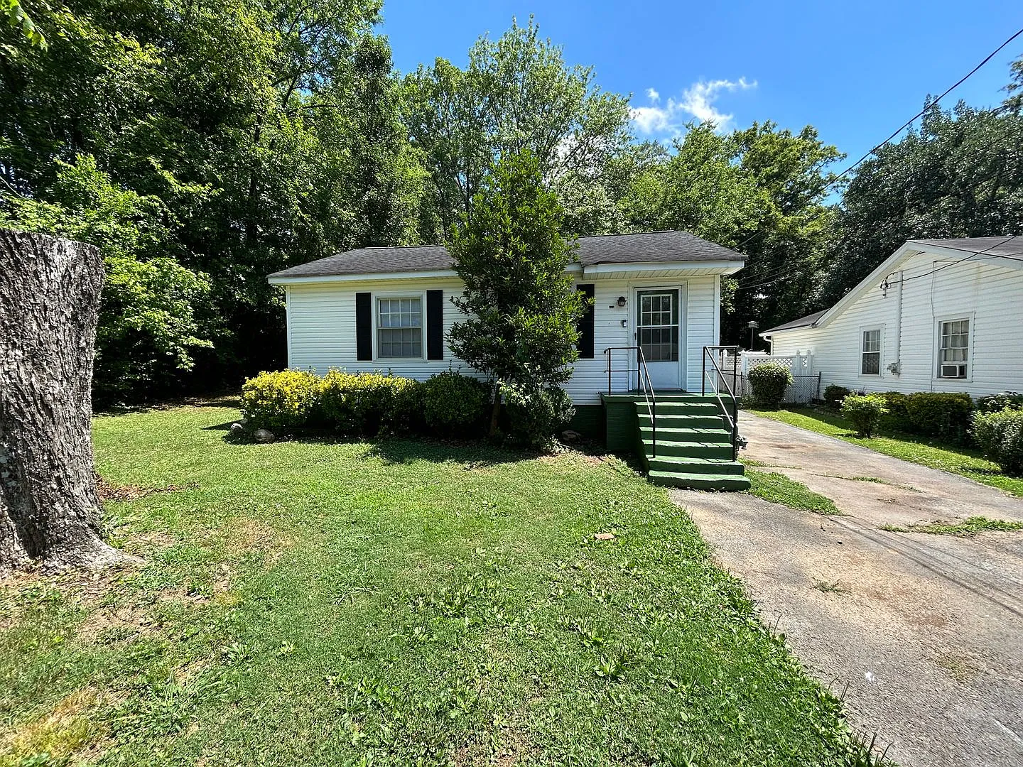 Cozy Cottage 2/1 House in South Rome- $995 — Photo 2
