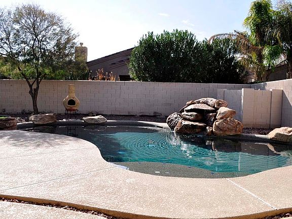 4th image of 2119 E Valencia Dr