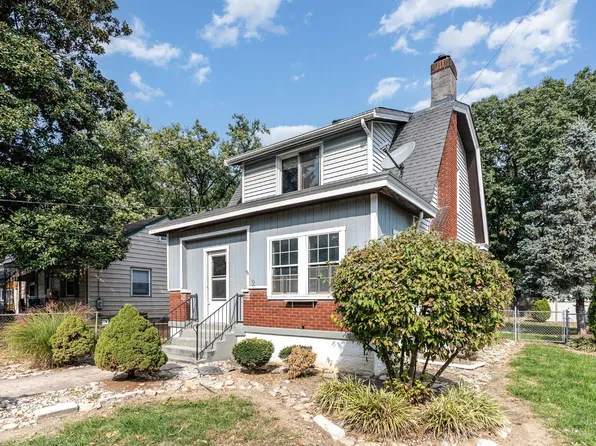 2 Caldwell Dr, Cincinnati, OH 45216