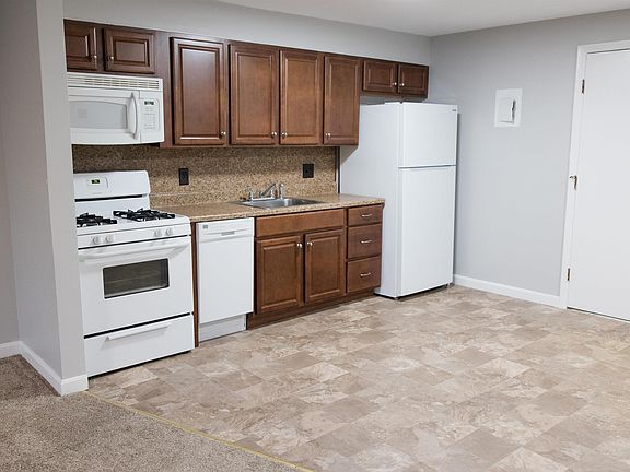 3rd image of 7 Lancelot Court #16