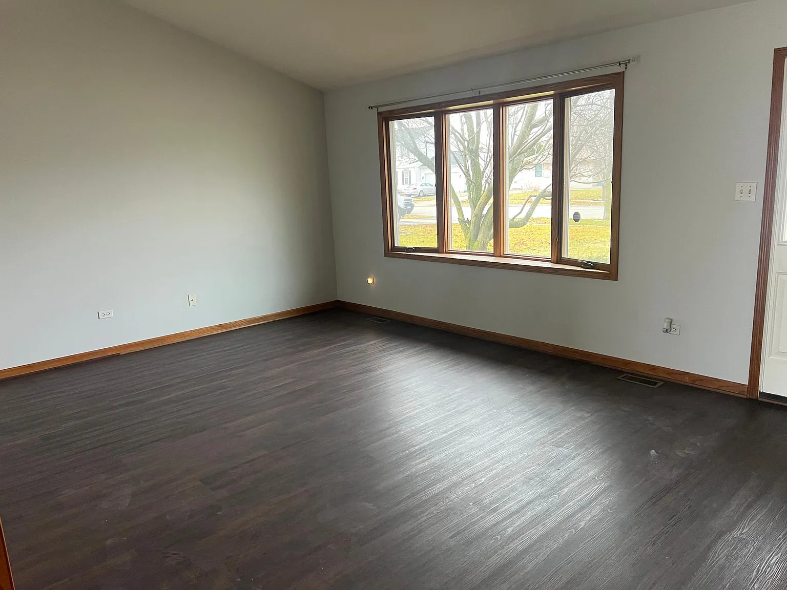 4 bed, 1900 sqft, $4,147 — Photo 3