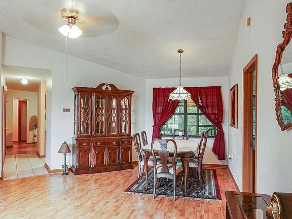 4th image of 144 SW Enchanted Ct