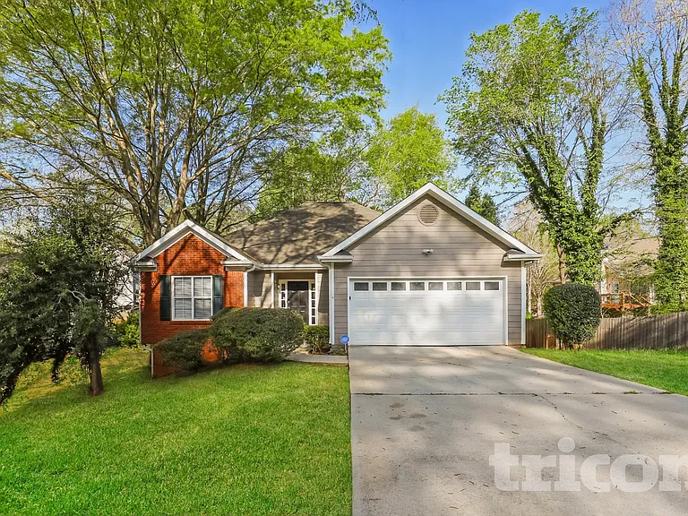 547 Horseshoe Cir — Photo 1