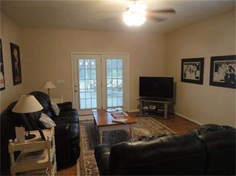5th image of 1001 W Floral St