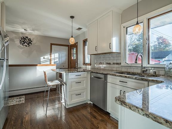 5th image of 3633 Lincoln St NE
