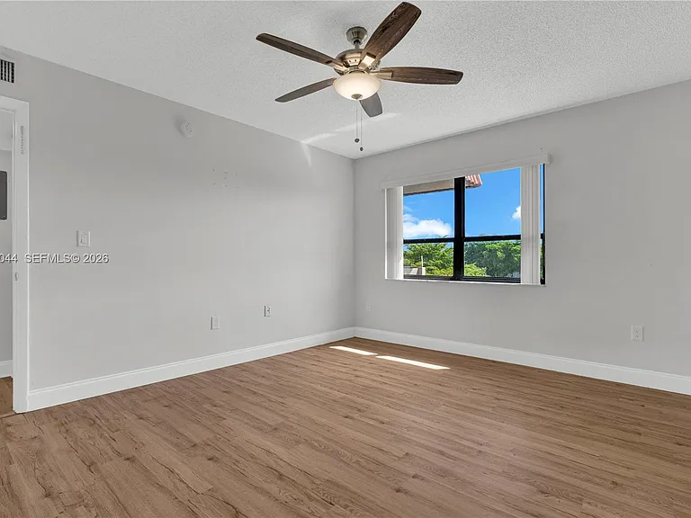 1121 SW 122nd Ave #412-2 — Photo 4