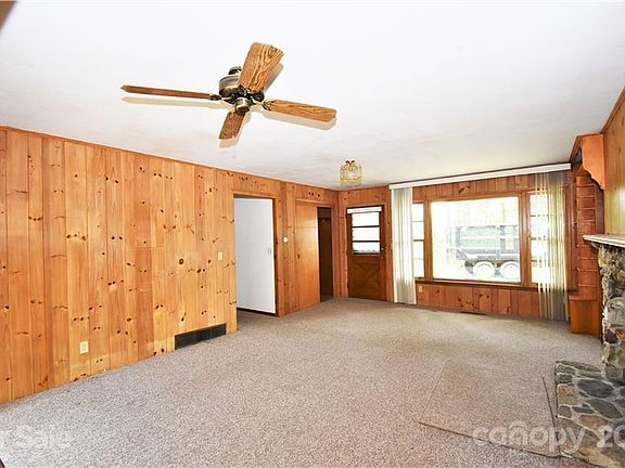 3rd image of 414 E Pine Hill Ln
