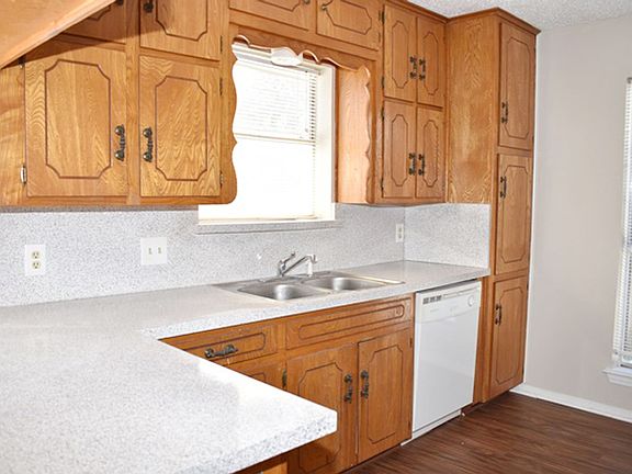 3rd image of 8321 Oak Ct