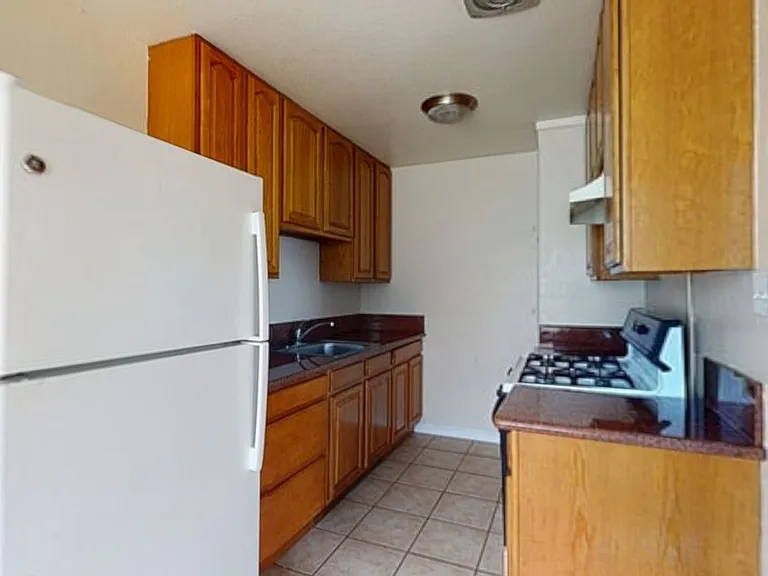 2515 10th ave — Photo 74