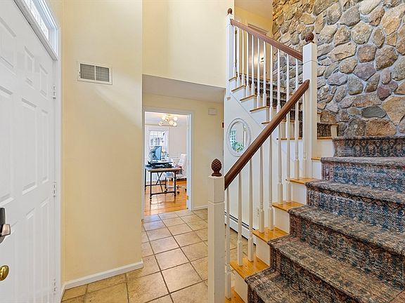 5th image of 63 Farm Hill Rd