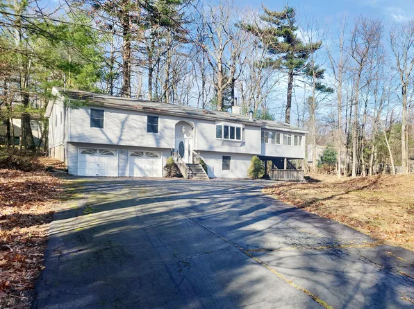 104 Sunflower Ln, Dingmans Ferry, PA 18328