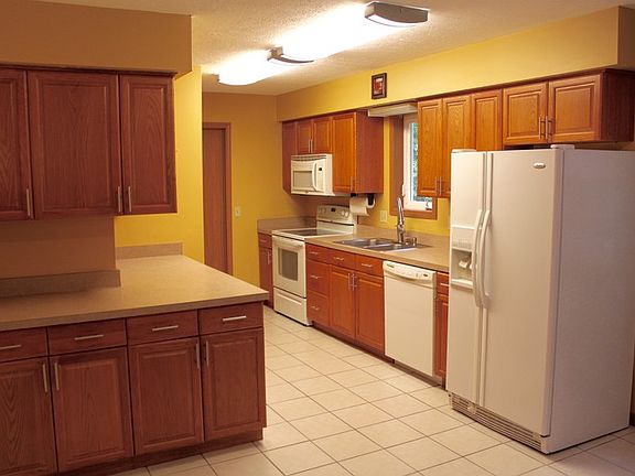 4th image of 504 Greenacre Cir
