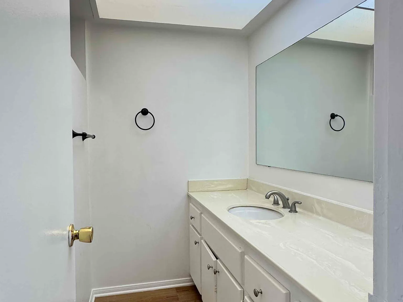 2 bed, 1.5 bath, 937 sqft, $2,600 — Photo 4