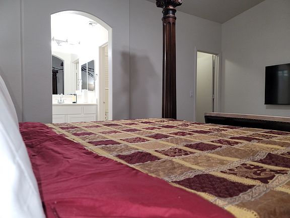 3rd image of 2440 W Parkway Dr #1