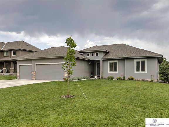 2nd image of 2204 Oriole Dr
