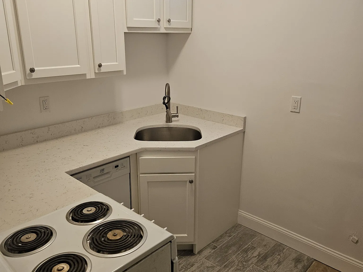 2 bed, 650 sqft, $3,600 — Photo 3