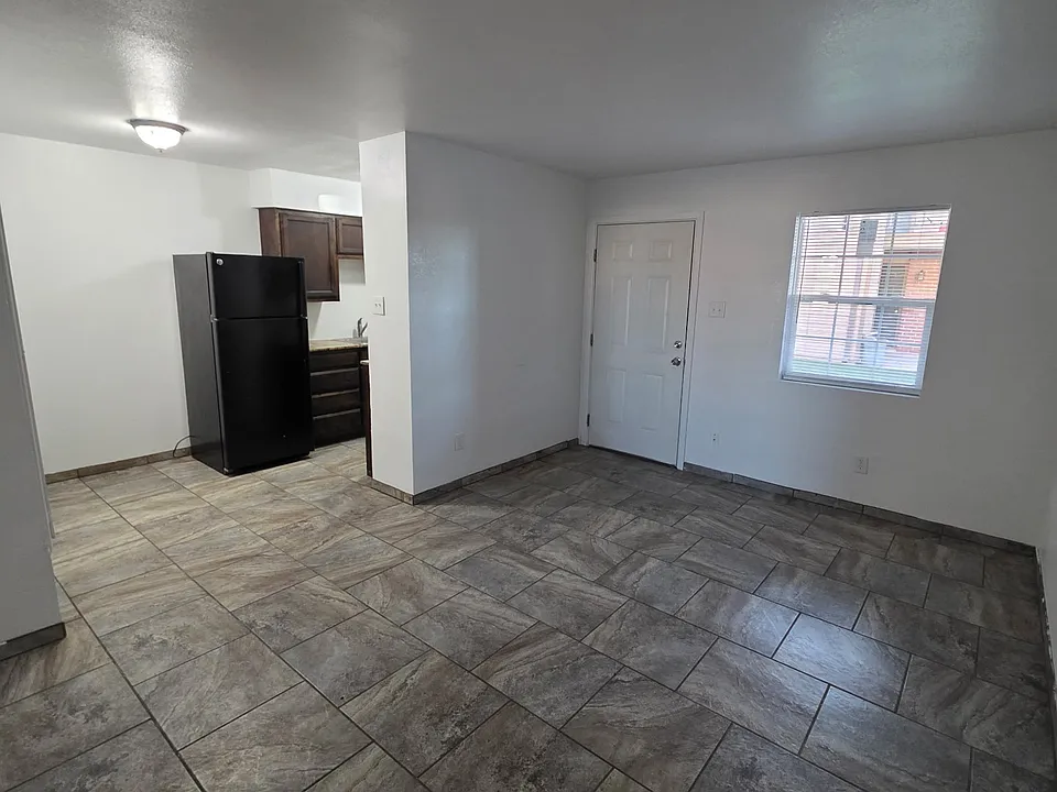 900 W 8th St #10