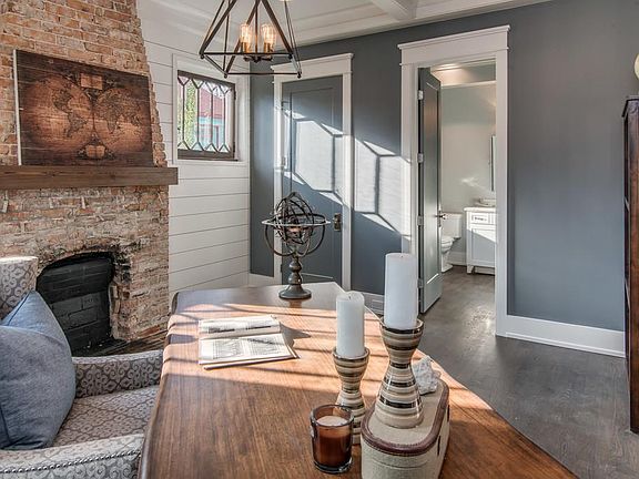 4th image of 2510 Essex Pl