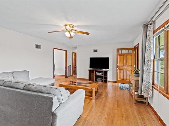 5th image of 804 SW 19th St