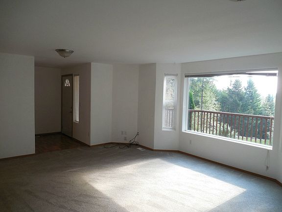 4th image of 101 SE Eugene Ln