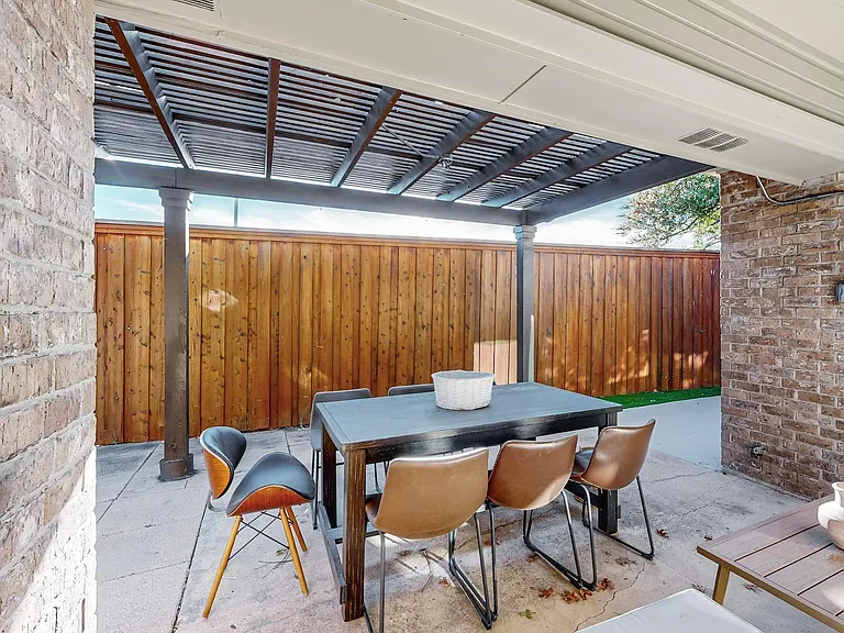 811 Oakway Ct — Photo 31