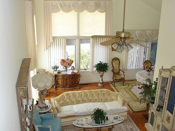 5th image of 162 Winchester Dr